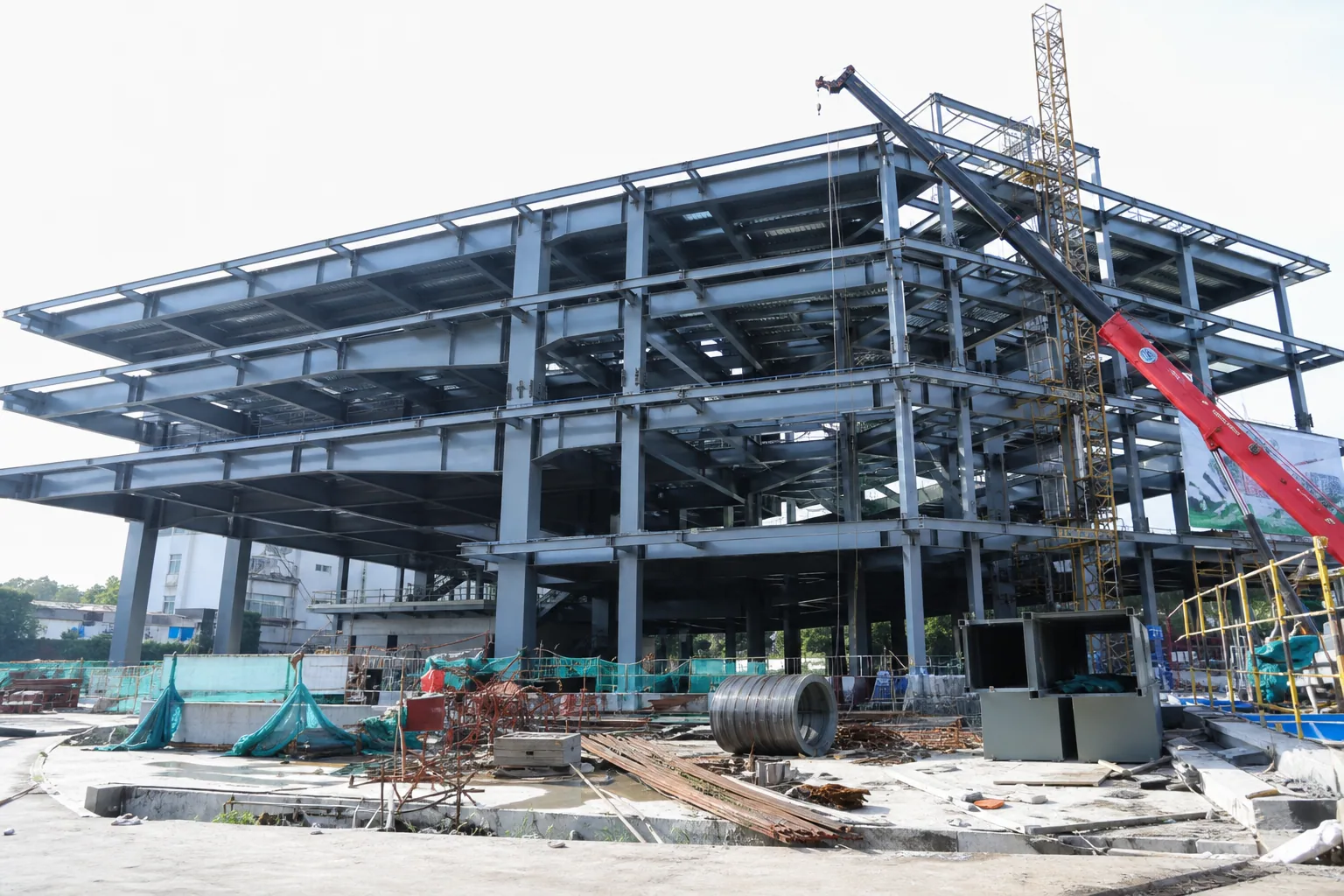 Steel frame and construction crane at Wenzhou Vocational and Technical School