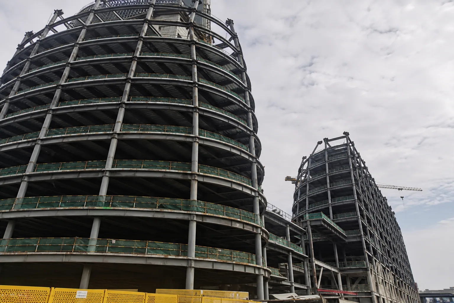 Curved multi-storey steel frame at Wenzhou Qidu Peach Blossom Island